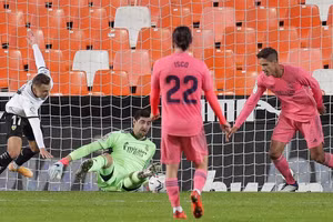 Real Madrid thua ngược “li kỳ” trước chủ nhà Valencia.