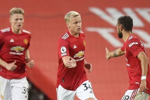  Man Utd thua thảm, tân binh Van De Beek chỉ trích đồng đội