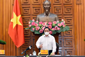 Thủ tướng Chính phủ Phạm Minh Chính phát biểu kết luận cuộc họp của Thường trực Chính phủ về phòng chống COVID-19, chiều 24/5. Ảnh: VGP/Nhật Bắc