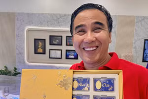 Dàn sao Việt rộn ràng mua vàng ngày vía Thần Tài