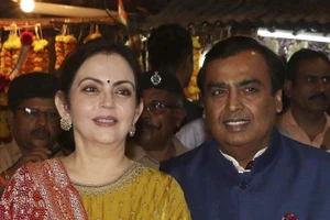 Tỷ phú giàu nhất châu Á Mukesh Ambani và vợ Nita Ambani.