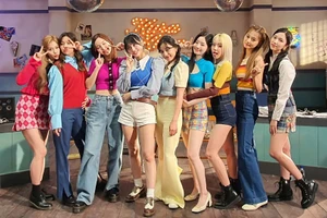 TWICE phá kỷ lục thế giới về số MV đạt 100 triệu lượt xem