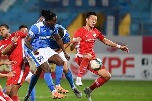 Viettel (áo đỏ) chạm một tay vào chức vô địch sau khi đánh bại Than Quảng Ninh 1-0. 