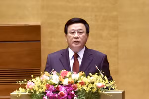 Đồng chí Nguyễn Xuân Thắng, Uỷ viên Bộ Chính trị, Giám đốc Học viện Chính trị Quốc gia Hồ Chí Minh, Chủ tịch Hội đồng Lý luận Trung ương phát biểu tại hội nghị. Ảnh: VGP/Nhật Bắc