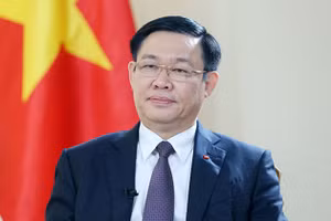 Ủy viên Bộ Chính trị, Bí thư Thành ủy Hà Nội Vương Đình Huệ