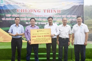 T&T Group trao tặng 2.000 tấn xi măng hỗ trợ thị xã Sa Pa cứng hóa nền nhà và làm đường