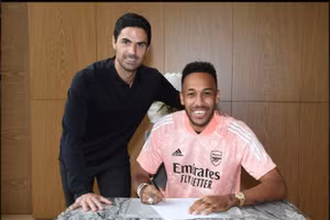Bản hợp đồng của Aubameyang có thời hạn 3 năm hưởng lương 350.000 bảng mỗi tuần. 