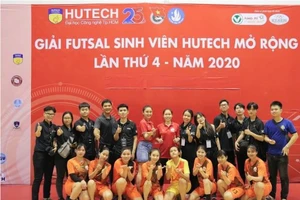 Thành viên đội bóng nữ của IUH tham dự giải Hutech năm 2020.