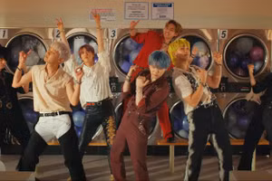 BTS trong MV "Permission to Dance".