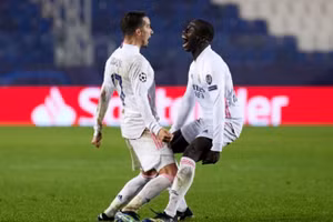 Vòng 1/8 Champions League: Hậu vệ ghi bàn siêu phẩm, Real Madrid đánh bại Atalanta