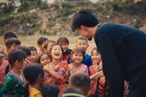 Hơn 1000 em nhỏ được nhận nuôi sau MV 'Nấu ăn cho em' của Đen Vâu