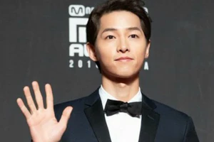 Song Joong Ki chính thức dẫn chương trình sự kiện MAMA 2020