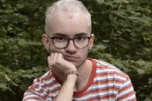 Leonard Stöckl mắc chứng rối loạn nhân cách phân ly (DID).