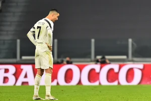 Ronaldo bất lực trong trận thua 0-3 của Juventus