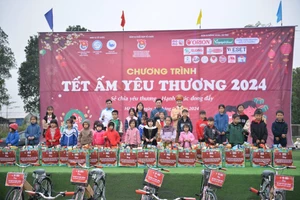 'Tết ấm yêu thương' 2024 sẻ chia yêu thương - hạnh phúc đong đầy