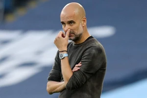 Pep Guardiola trong trận thua 5-2 trên sân nhà của Man City trước Leicester City.