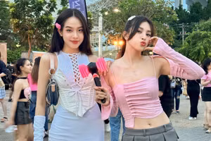 Tiểu Vy cùng Thanh Thủy lên đồ cực chất dự concert BLACKPINK