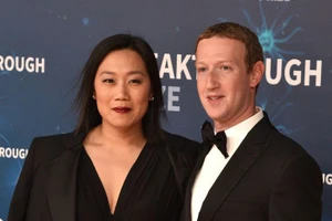 Tỷ phú Mark Zuckerberg và vợ Priscilla Chan.