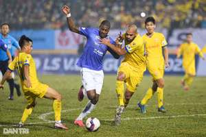 Hà Nội thua Nam Định ngay trận mở màn V-League 2021.