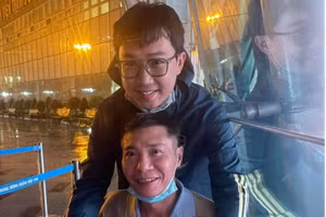 NSND Công Lý mừng sinh nhật trong bệnh viện