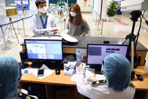 Cục Hàng không Việt Nam yêu cầu tăng cường các biện pháp phòng, chống dịch bệnh Covid-19 tại các cảng hàng không, tránh lây lan ra cộng đồng.