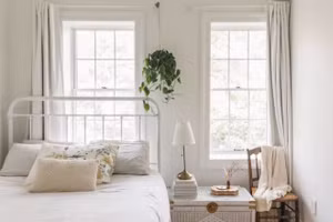 Tại sao không nên đặt giường gần cửa sổ?