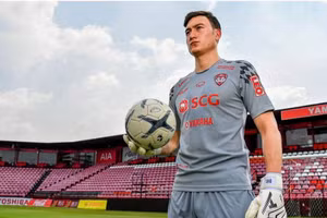 Đặng Văn Lâm quyết định rời Muangthong United sau khi nhận được nhiều lời mời chào đến từ Nhật Bản, Nga và Bồ Đào Nha.