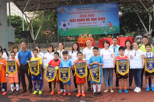300 học sinh tham dự Giải bóng đá chào mừng Kỷ niệm 1010 năm Thăng Long - Hà Nội
