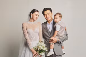 Vợ Bùi Tiến Dũng e ấp bên chồng trong bộ ảnh kỉ niệm 2 năm về chung nhà