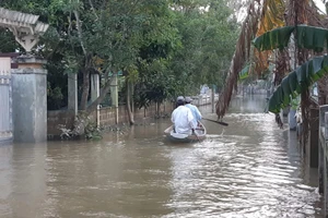 Bão số 13 di chuyển nhanh hơn, Thừa Thiên Huế cấm người dân ra đường từ 12h trưa