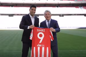Luis Suárez sẽ mang áo số 9 khi chuyển tới Atlético de Madrid.