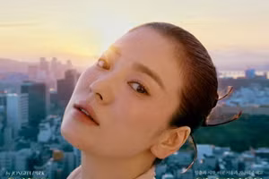 Song Hye Kyo lên bìa tạp chí "Kẻ thứ ba", Yoo Ah In bày tỏ tình cảm đặc biệt 