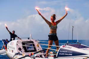 Briton Jasmine Harrison, 21 tuổi, một mình chèo thuyền vượt Đại Tây Dương