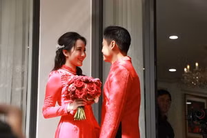 Cô dâu Primmy Trương xuất hiện rạng rỡ chiếm “spotlight” chú rể Phan Thành