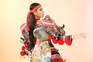 Pha xử lý tinh tế phần thi trang phục dân tộc của Ngọc Hằng nhận mưa lời khen