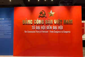 Trưng bày chuyên đề “Đảng Cộng sản Việt Nam - Từ Đại hội đến Đại hội”.