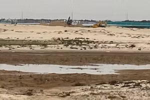 Hiện trường khai thác cát ở thôn Trung Đồng Tây.