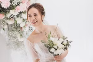 Vợ trẻ NSND Công Lý bất ngờ tiết lộ lý do không mời khách trong ngày cưới