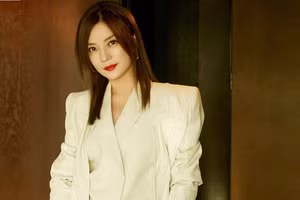 Triệu Vy lần đầu tiên xuất hiện công khai sau 2 năm bị phong sát 