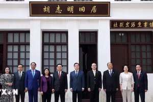 Chủ tịch Quốc hội thăm Khu di tích Chủ tịch Hồ Chí Minh tại thành phố Côn Minh