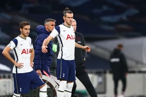 Tottenham bị cầm hoà “khó tin” trong ngày Bale tái xuất