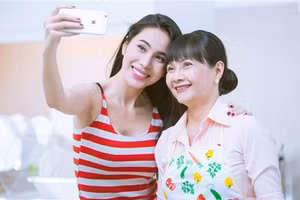 Ba lần "làm chuyện ngược đời" của Thủy Tiên 