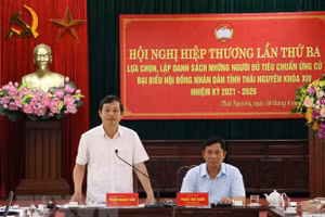 Ông Phạm Hoàng Sơn, Phó Bí thư Thường trực Tỉnh ủy, Chủ tịch HĐND tỉnh, Chủ tịch Ủy ban Bầu cử tỉnh Thái Nguyên phát biểu tại Hội nghị. (Ảnh: Thu Hằng/TTXVN).