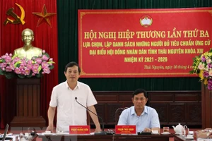 Ông Phạm Hoàng Sơn, Phó Bí thư Thường trực Tỉnh ủy, Chủ tịch HĐND tỉnh, Chủ tịch Ủy ban Bầu cử tỉnh Thái Nguyên phát biểu tại Hội nghị. (Ảnh: Thu Hằng/TTXVN).