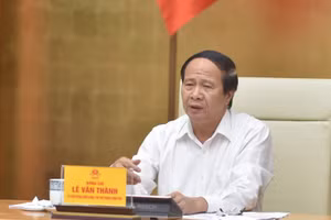 Phó Thủ tướng Lê Văn Thành: Việc khôi phục các đường bay kết nối giữa các tỉnh trong điều kiện hiện nay là rất cần thiết. Ảnh VGP/Đức Tuân.