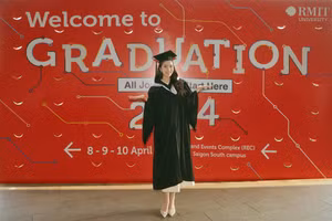 Á hậu Phương Anh tốt nghiệp Thạc sĩ sau khi đạt Thủ khoa đầu ra 