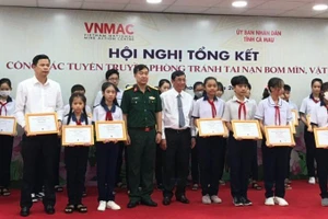 Hơn 50 nghìn học sinh là "đại sứ học đường tuyên truyền phòng tránh bom mìn"