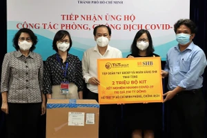 T&T Group và Ngân hàng SHB trao tặng TP Hồ Chí Minh 2 triệu bộ kit xét nghiệm nhanh Covid-19