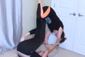 Sự cố hi hữu của người tập yoga