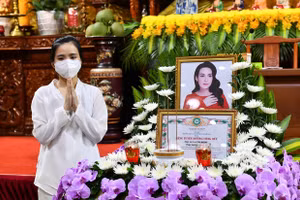 Người thân, bạn bè nghẹn ngào tưởng nhớ nữ ca sĩ Phi Nhung